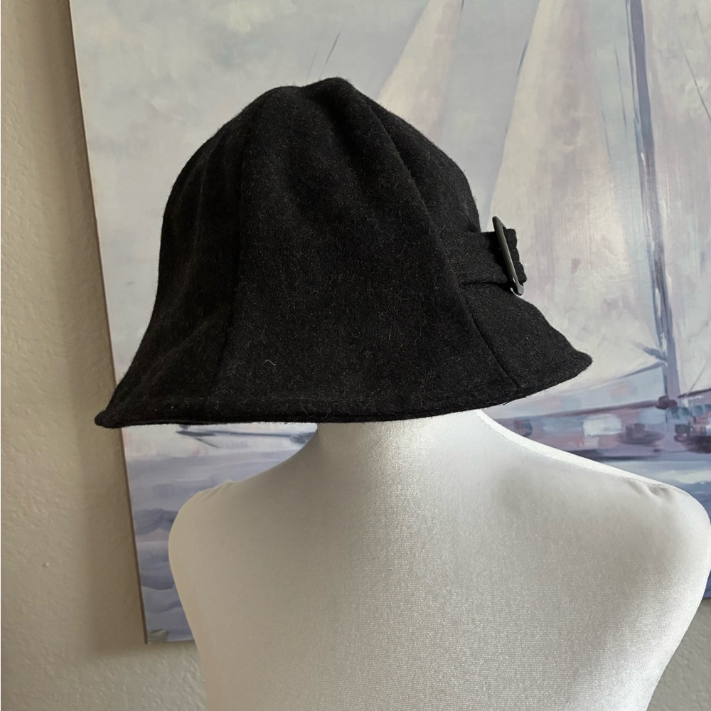 Vintage Stylish Black Wool Hat with Buckle